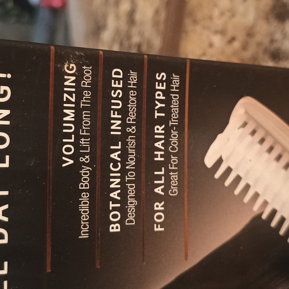 Stunning volume styler brush for amazing volume that lasts all day.nib - Picture 10 of 10